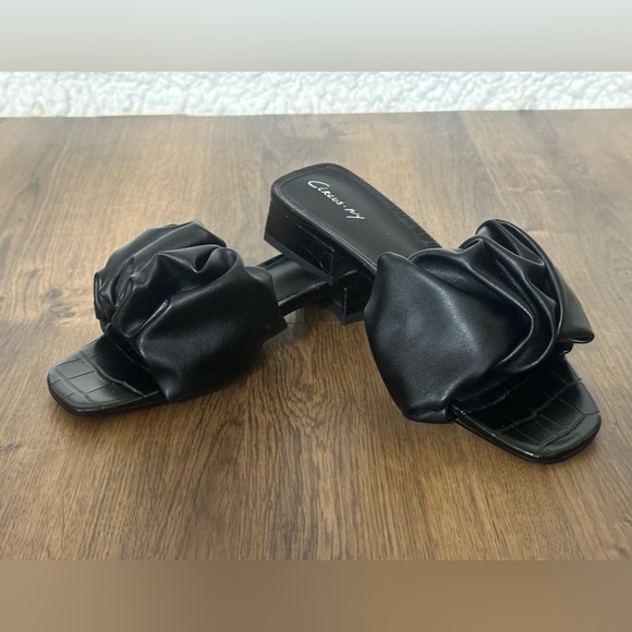 Sam Edelman Circus Janis Black Ruffle Sandals Women's‎ size 7 slip-on - Picture 1 of 6
